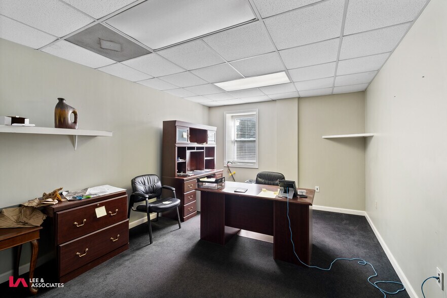 More Photos Of 774 McFarland Pky, Alpharetta Warehouse For Lease