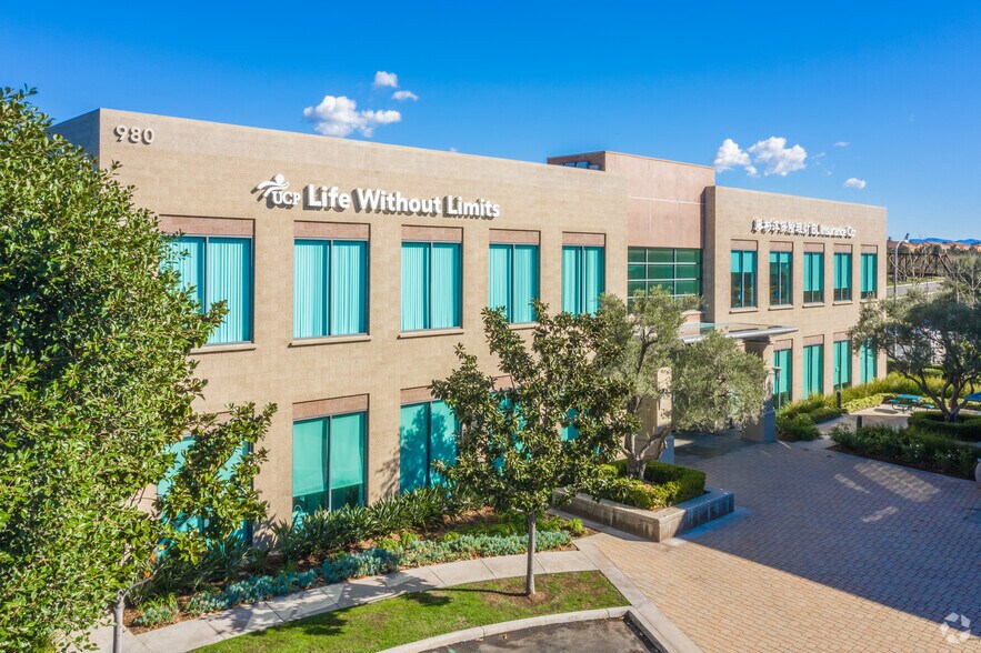 More Photos Of 980 Roosevelt Ave, Irvine Office For Lease