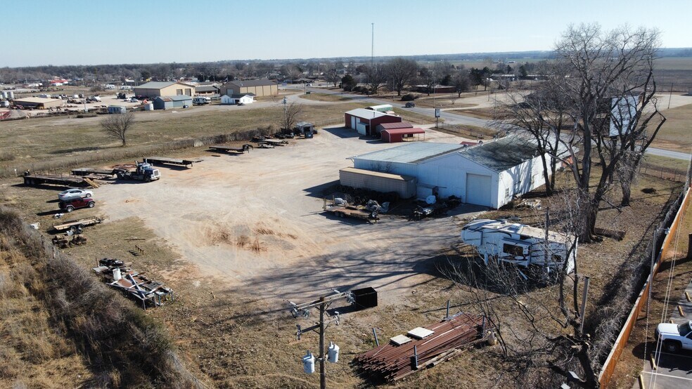 More Photos Of 1202 Cherokee St, Lindsay Auto Repair For Sale
