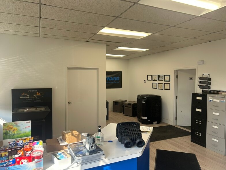 More Photos Of 2640 Lancaster Rd, Ottawa Warehouse For Lease
