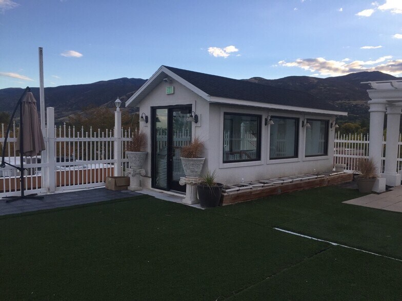 More Photos Of , Bountiful General Retail For Sale