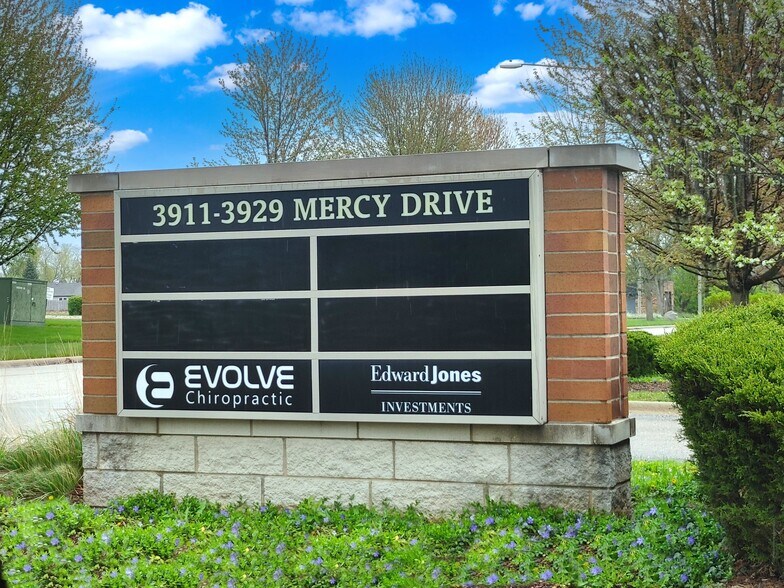 More Photos Of 3911-3929 Mercy Dr, Mchenry Office For Sale