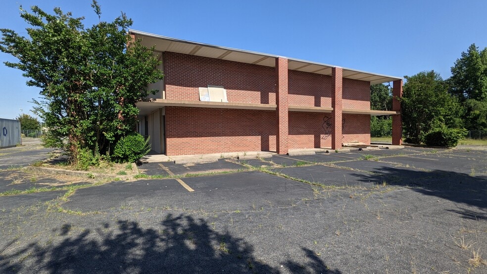 More Photos Of 107-n N Rand Dr, Searcy Hotel For Sale