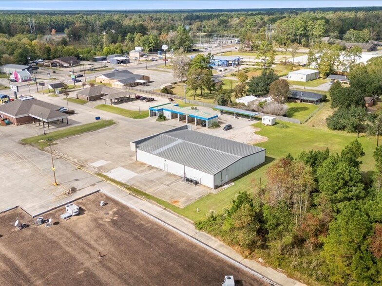 More Photos Of 1390 N Main St, Vidor General Retail For Lease