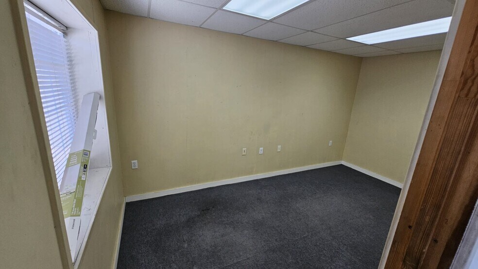 More Photos Of 333 Civic Center Dr, National City Warehouse For Lease