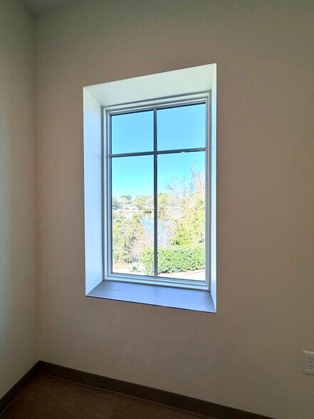 More Photos Of 814 Johnnie Dodds Blvd, Mount Pleasant Medical For Lease