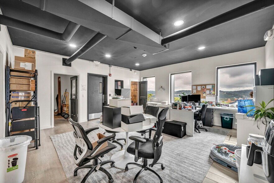 More Photos Of 3559 Bigelow Blvd, Pittsburgh Service For Sale