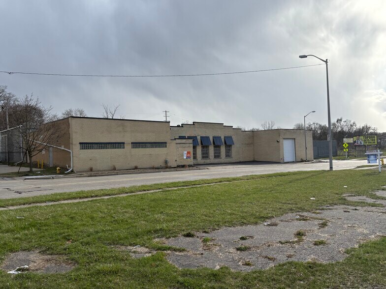 More Photos Of 500 Auburn Rd, Pontiac Warehouse For Lease