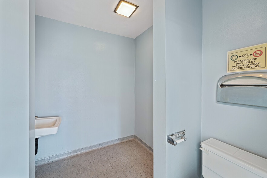 More Photos Of 3535 E 7th St, Long Beach Medical For Sale