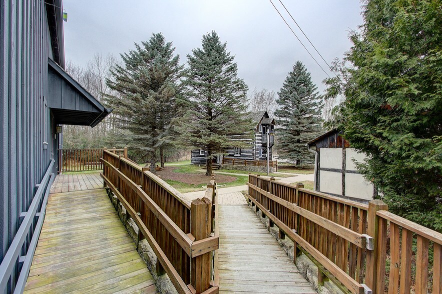 More Photos Of 14135 N Cedarburg Rd, Mequon Office For Lease