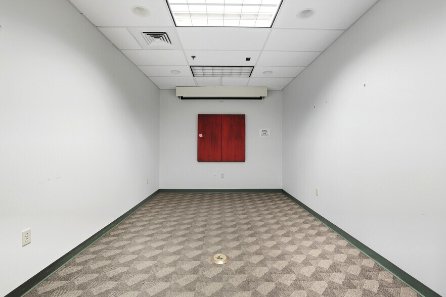 More Photos Of 25 Manchester St, Merrimack Loft Creative Space For Lease