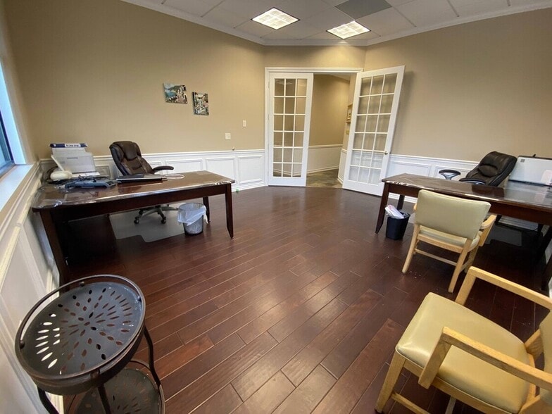 More Photos Of 42500 Eleven Mile Rd, Novi Medical For Lease