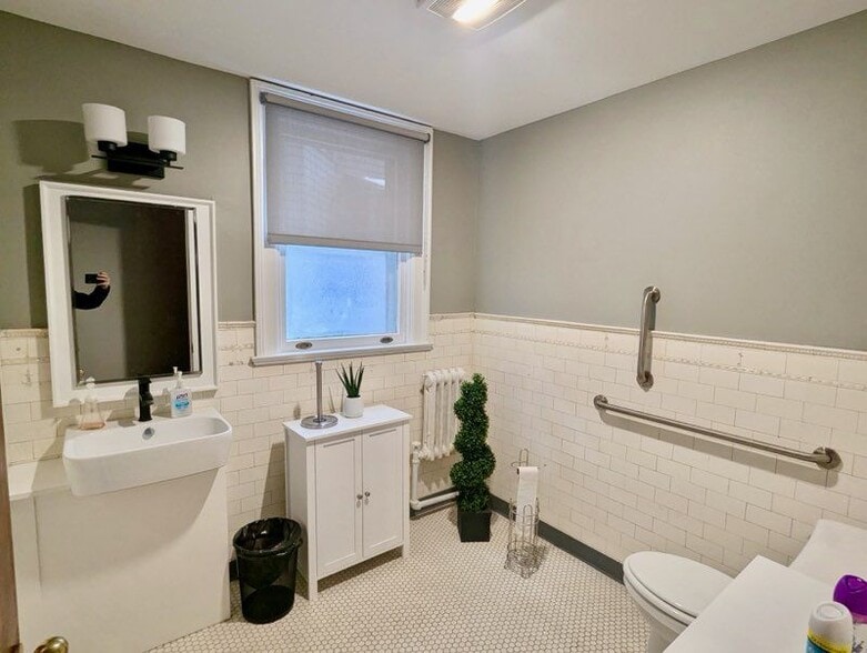 More Photos Of 415 Elmwood Ave, Buffalo Schools For Lease