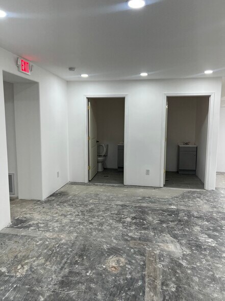 More Photos Of 330 E Oak St, Louisville Office For Sale