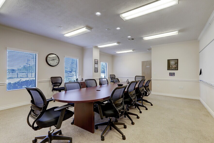 More Photos Of 18914 E Industrial Pkwy, New Caney Service For Sale