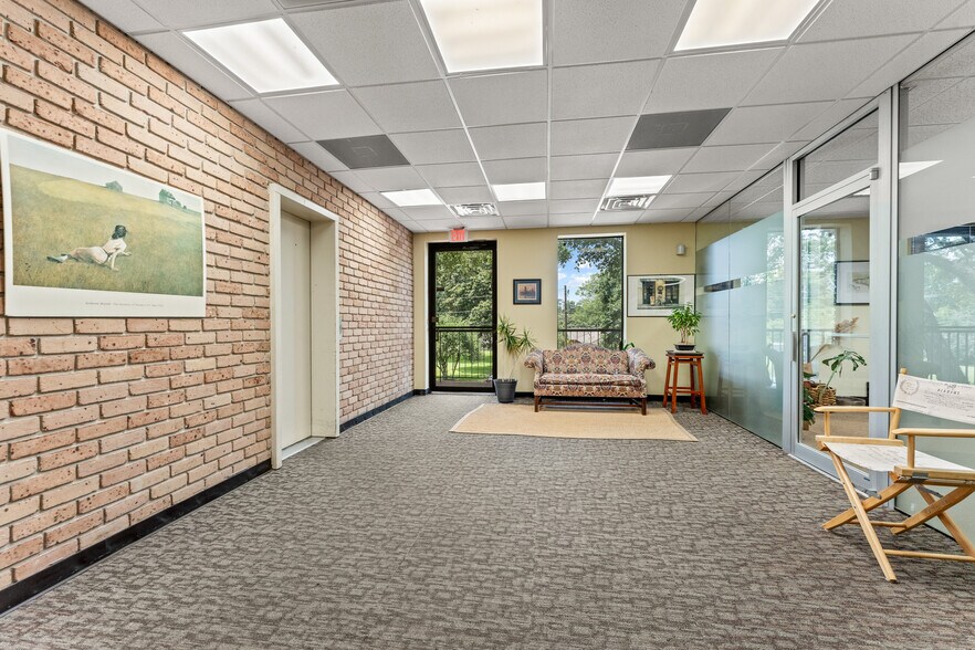 More Photos Of 7732 Goodwood Blvd, Baton Rouge Office Residential For Sale