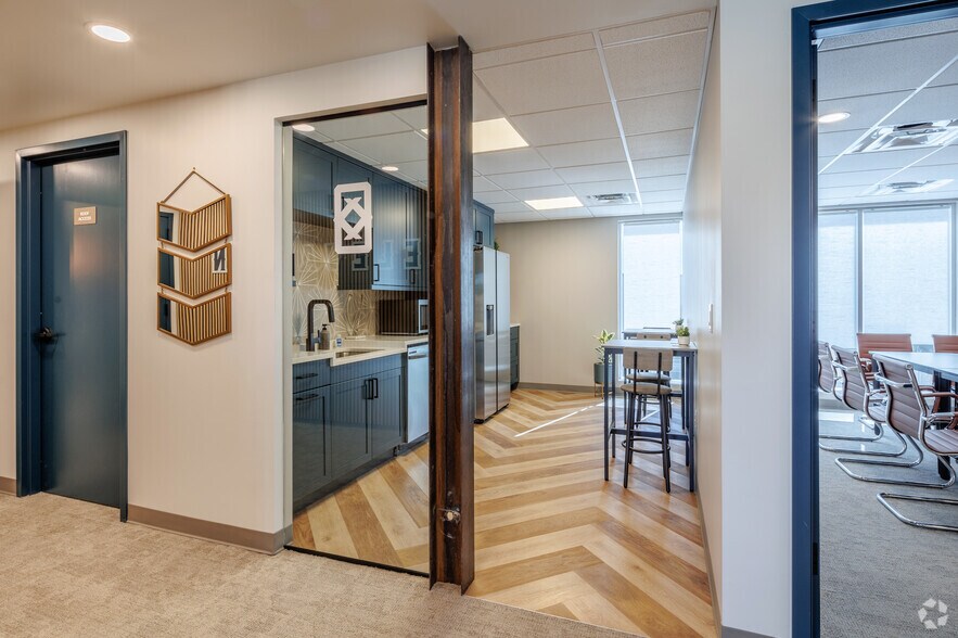 More Photos Of 4045 S Broadway, Englewood Coworking Space