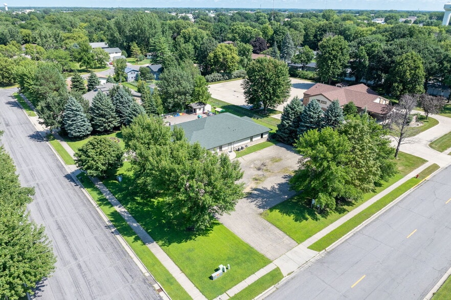 More Photos Of 1500 Edgewood Blvd, North Mankato Schools For Sale