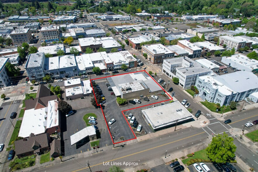 More Photos Of 619 SE Main St, Roseburg Bank For Lease