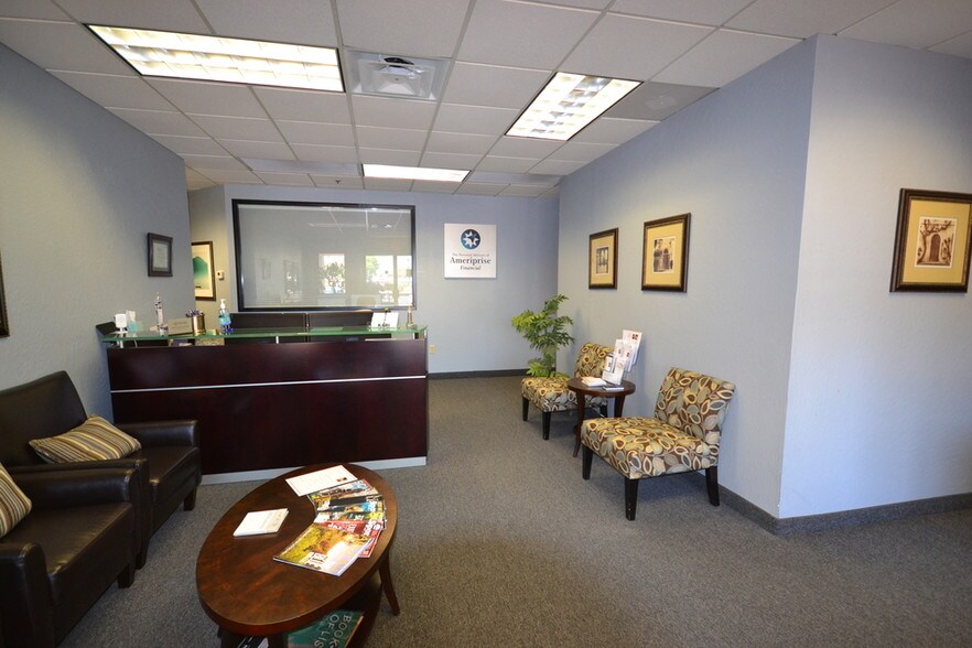 More Photos Of 10240 W Bell Rd, Sun City Office For Lease