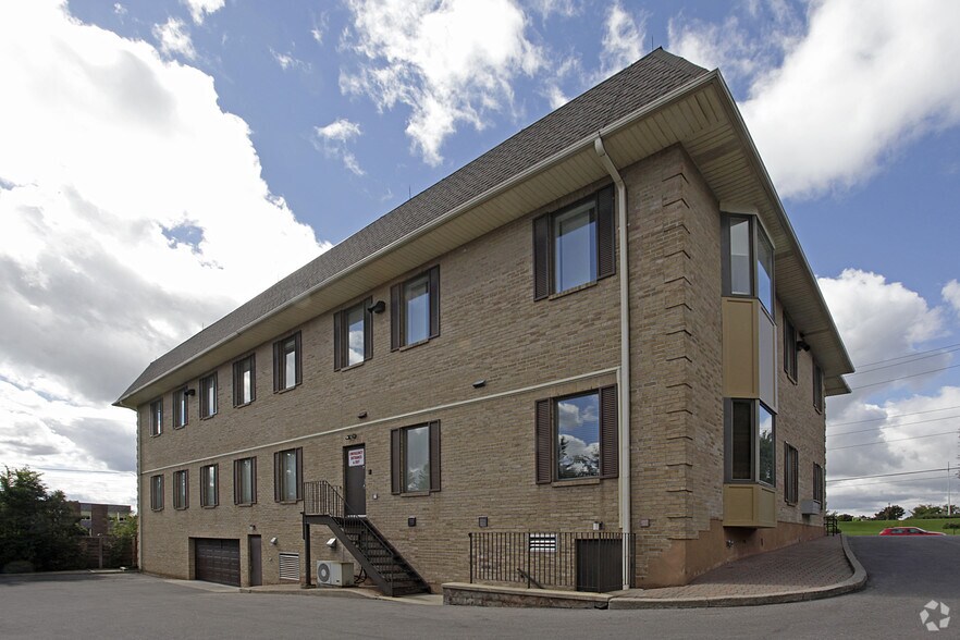 More Photos Of 9955 Yonge St, Richmond Hill Medical For Lease