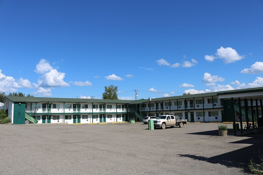 More Photos Of 5305 S Access Rd, Chetwynd Hotel For Sale