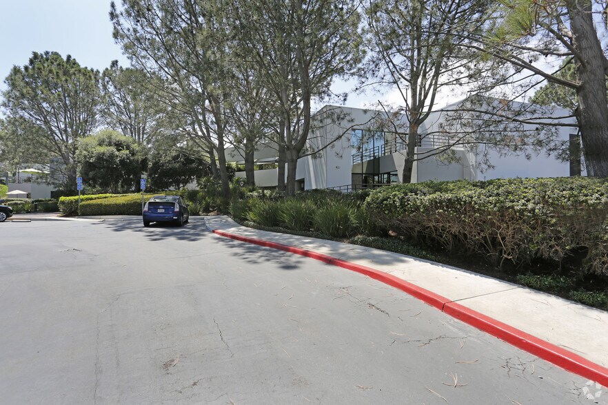 More Photos Of 11085 N Torrey Pines Rd, La Jolla Unknown For Lease