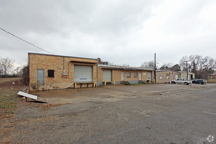 More Photos Of 1110-1114 Maryland Dr, Irving Warehouse For Lease