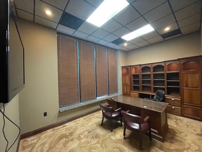 More Photos Of 2390 W Main St, Greenfield Showroom For Sale