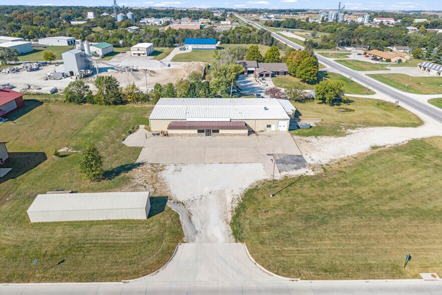 More Photos Of 1106 N 10th St, Winterset Flex For Sale