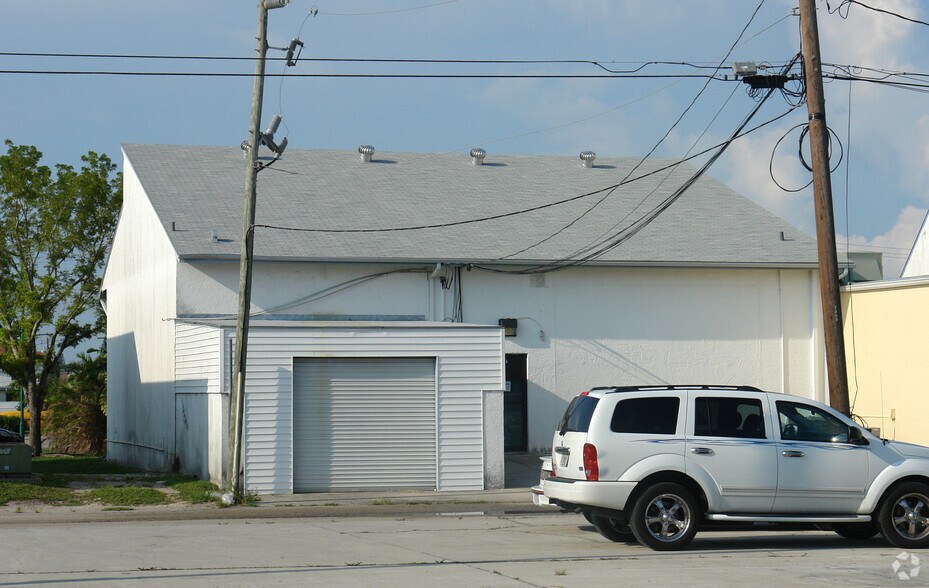 More Photos Of 631 E Cape Coral Pky, Cape Coral Freestanding For Sale