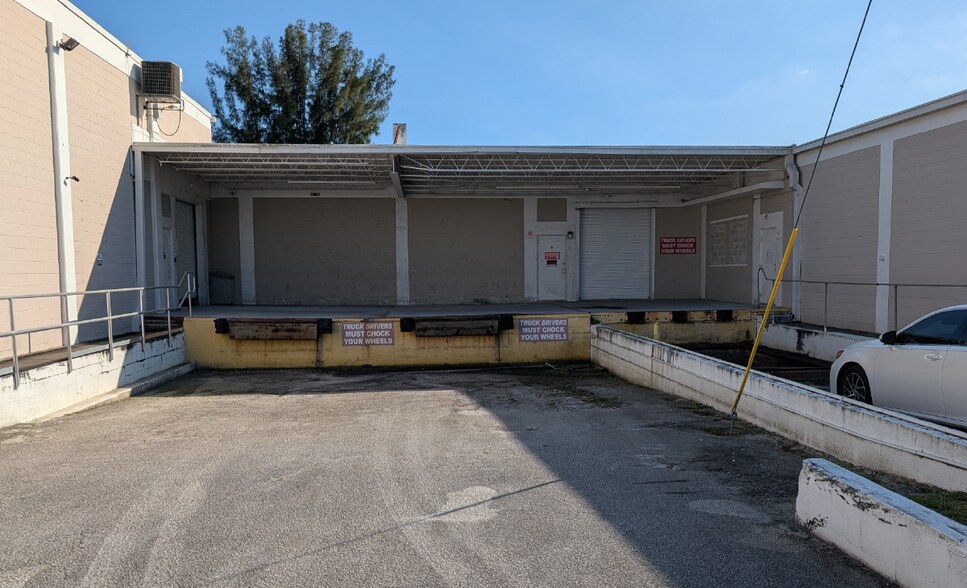 More Photos Of 3601 SE Dixie Hwy, Stuart Warehouse For Sale