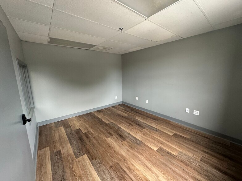 More Photos Of 1726 E Church St, Jacksonville Coworking Space