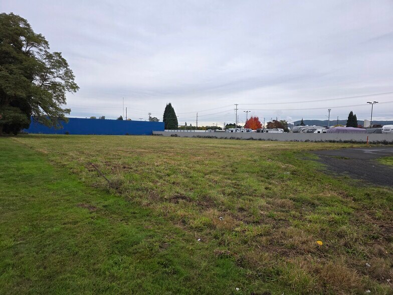 More Photos Of 624 9th Ave, Longview Land For Lease