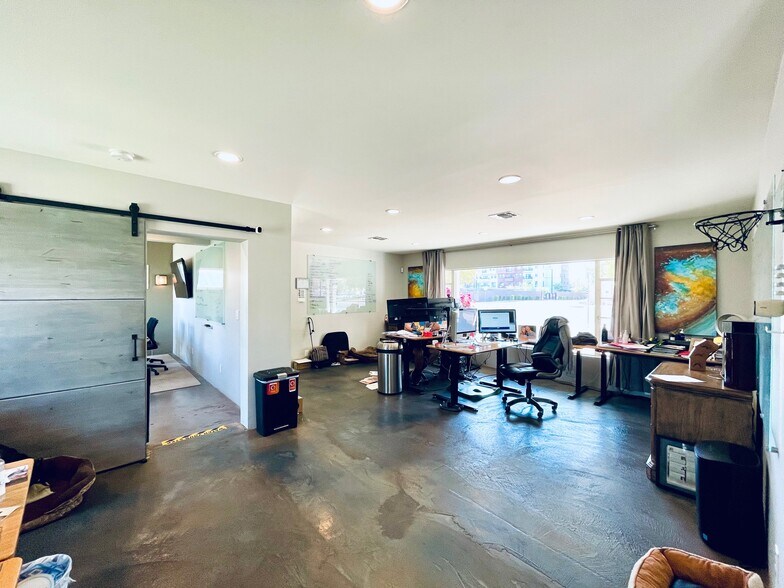 More Photos Of 484 W Chandler Blvd, Chandler Office For Lease