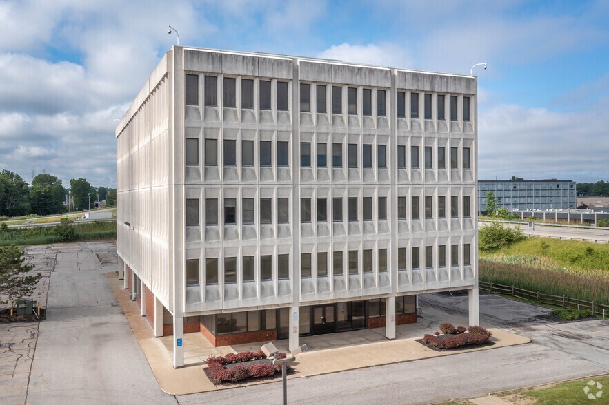 More Photos Of 35350 Curtis Blvd, Eastlake Medical For Lease