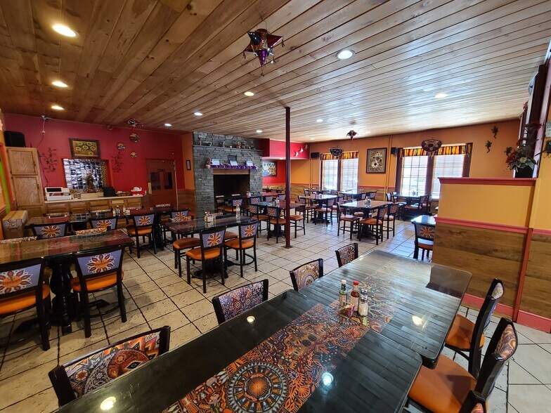 More Photos Of 5005 Kutztown Rd, Temple Storefront Retail Residential For Sale