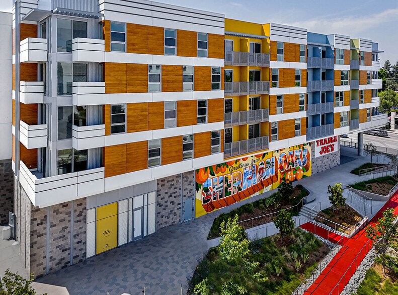 Primary Photo Of 14150 Riverside Dr, Sherman Oaks Apartments For Lease