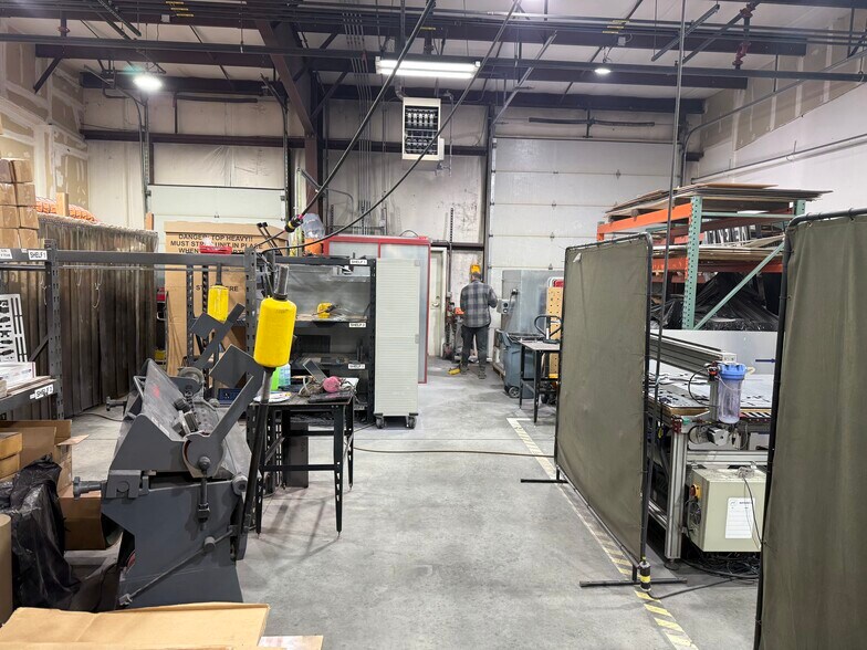 More Photos Of 8670-8678 Orf Rd, Lake Saint Louis Warehouse For Lease