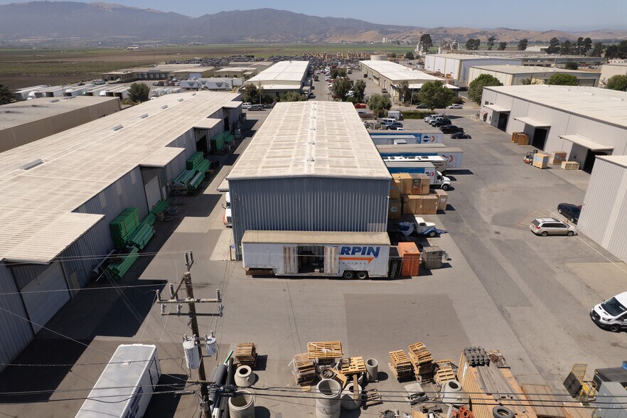 More Photos Of 1359 Dayton St, Salinas Warehouse For Lease