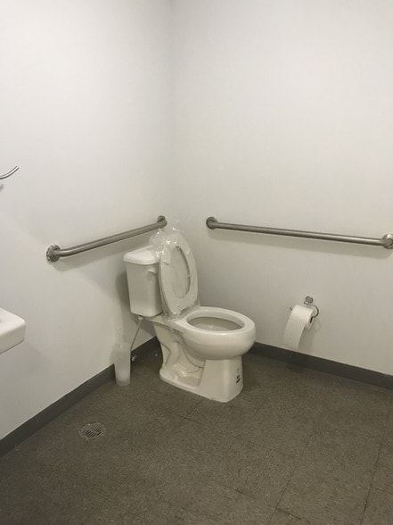 More Photos Of 10601-10677 NW 122nd St, Medley Warehouse For Lease