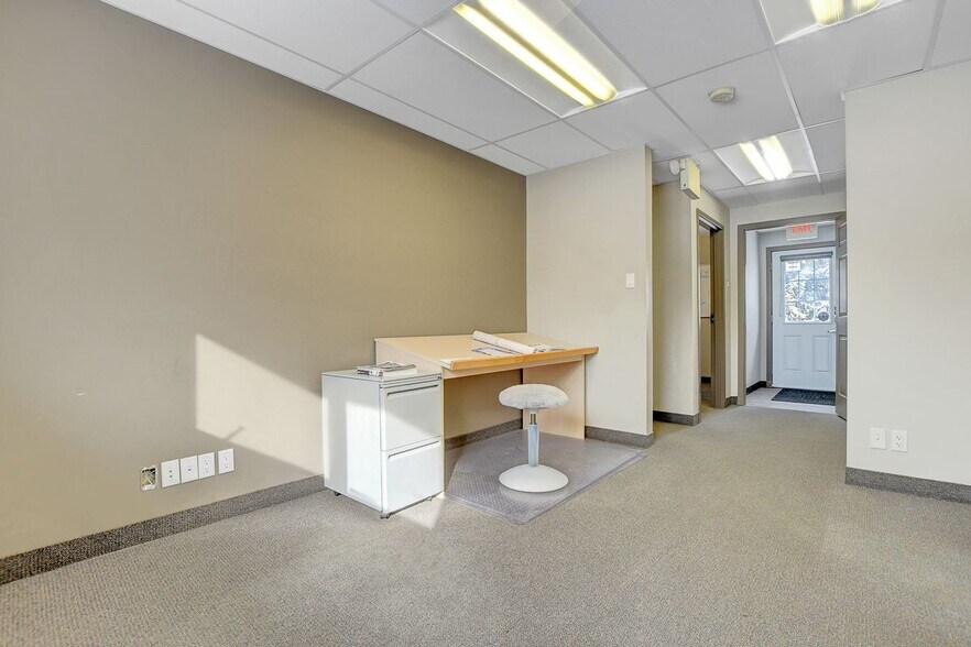 More Photos Of 2991 Carp Rd, Ottawa Office For Lease