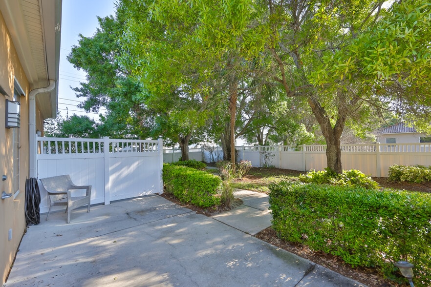 More Photos Of 1900 E Bay Dr, Largo Medical For Sale
