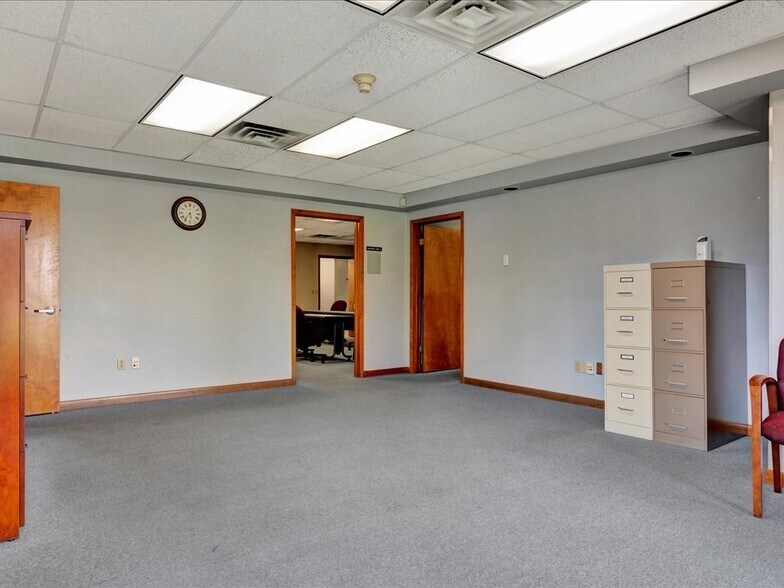 More Photos Of 202 N Angelina Ave, Lufkin Office For Sale