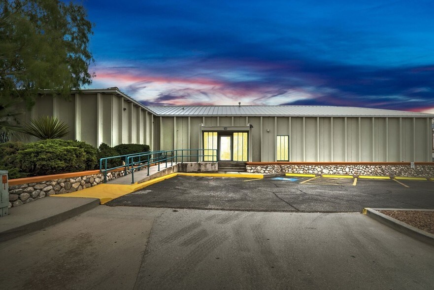 More Photos Of 240 E Sunset Rd, El Paso Office For Lease