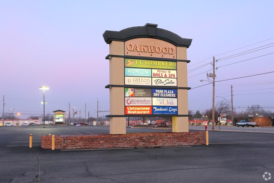 More Photos Of 2001-2041 W Houston St, Broken Arrow Unknown For Lease