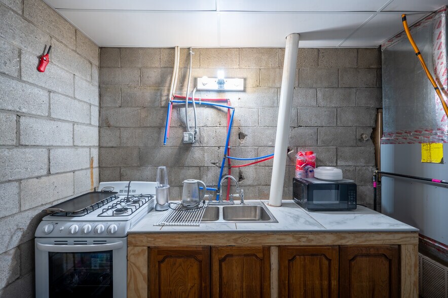 More Photos Of 312 E 14th St, Anderson Auto Repair For Sale