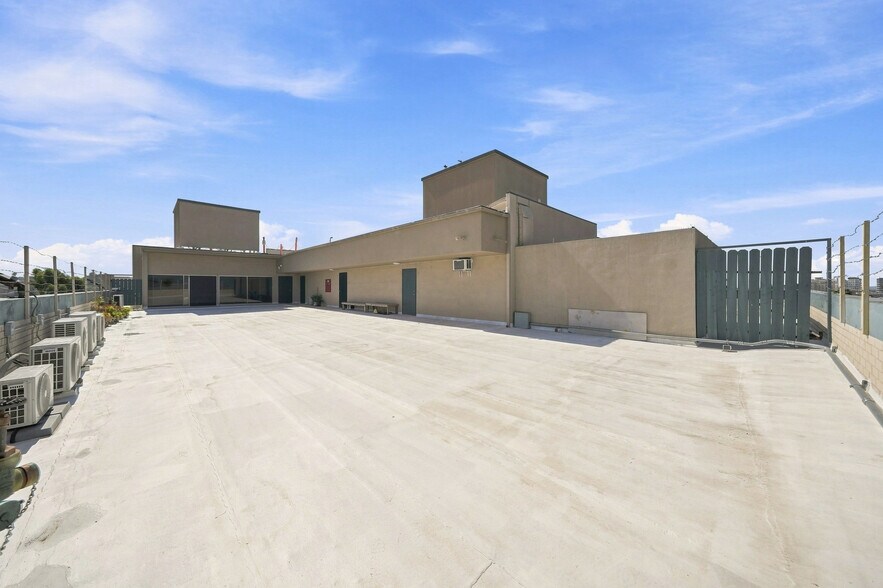 More Photos Of 2333 Beverly Blvd, Los Angeles Office For Lease