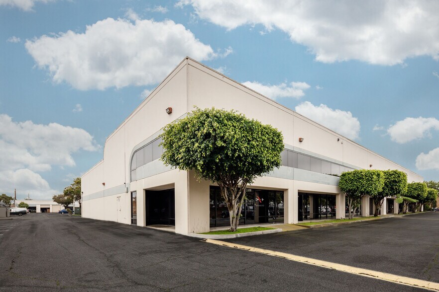 Primary Photo Of 4050 Spencer St, Torrance Warehouse For Lease