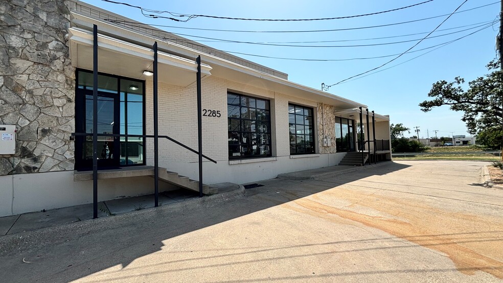 Primary Photo Of 2285 & 2289 Vantage St, Dallas Light Manufacturing For Lease